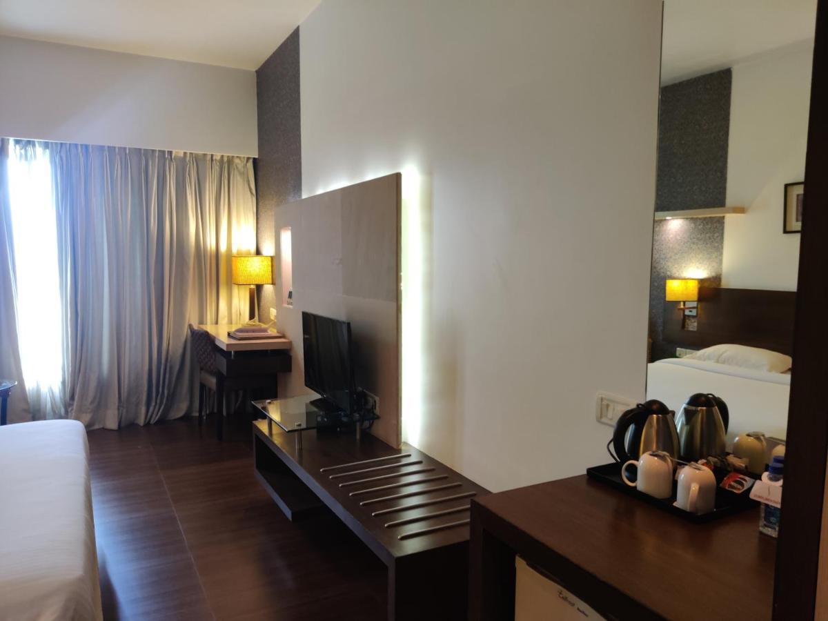 Hotel Satkar Residency Thane Eksteriør bilde